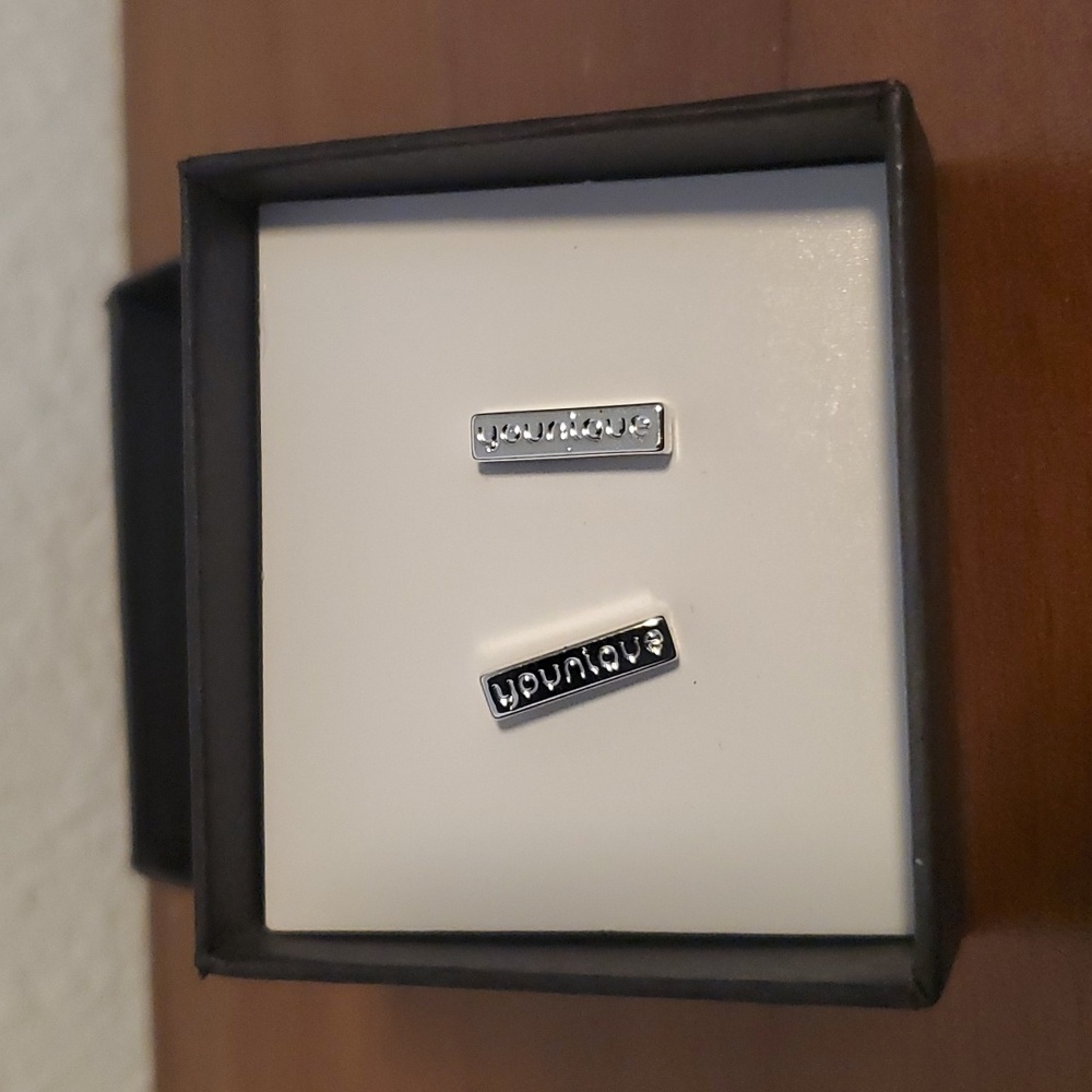 NIB Silver Younique branded Bar Earrings